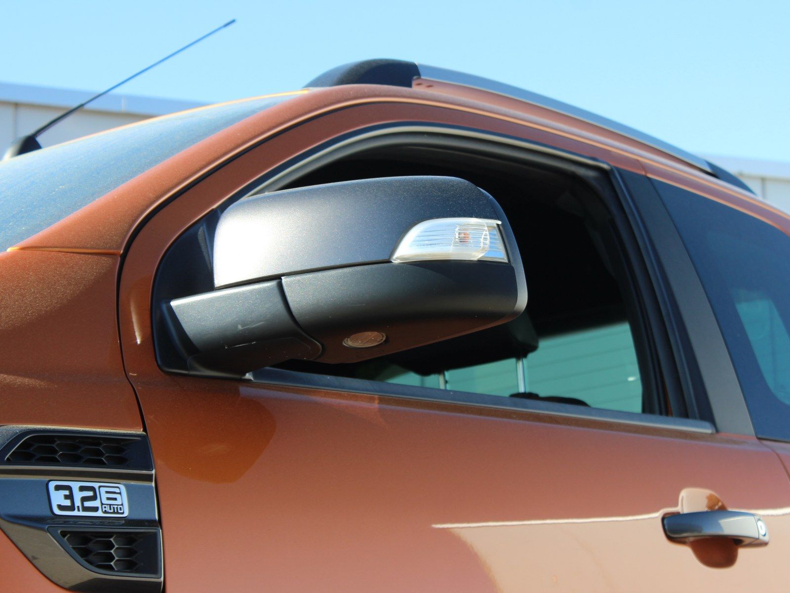 Fahrzeugabbildung Ford Ranger Wildtrak Extrakabine 4x4 3,2 TDCi