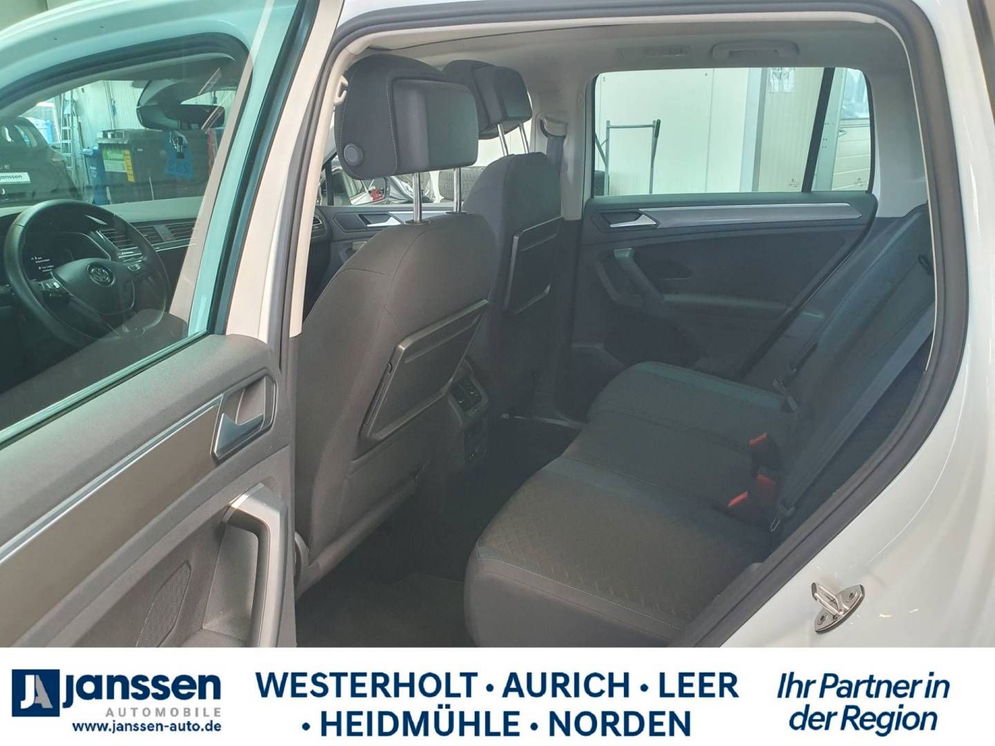 Fahrzeugabbildung Volkswagen VW Tiguan 4motion/Automatik/PDC/Navi/Sitzheizung
