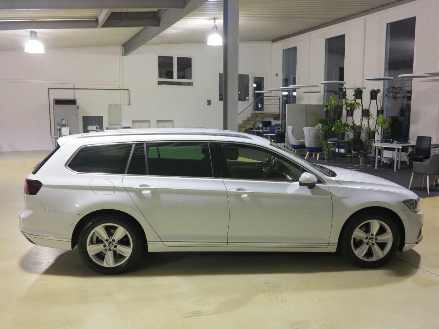 Volkswagen Passat Variant 2.0 TDI SCR DSG7 Elegance Navi