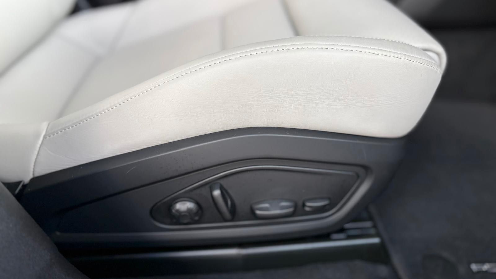 Fahrzeugabbildung Porsche Taycan Cross Turismo 4/Innodrive/HUD/Top!