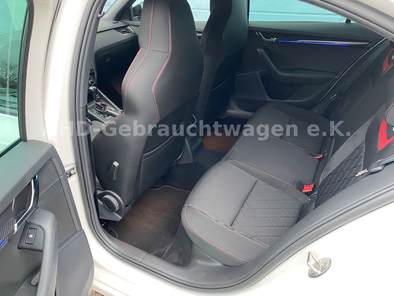 Fahrzeugabbildung SKODA Octavia Limousine RS 4x4 Challenge 2.0 TDI DSG