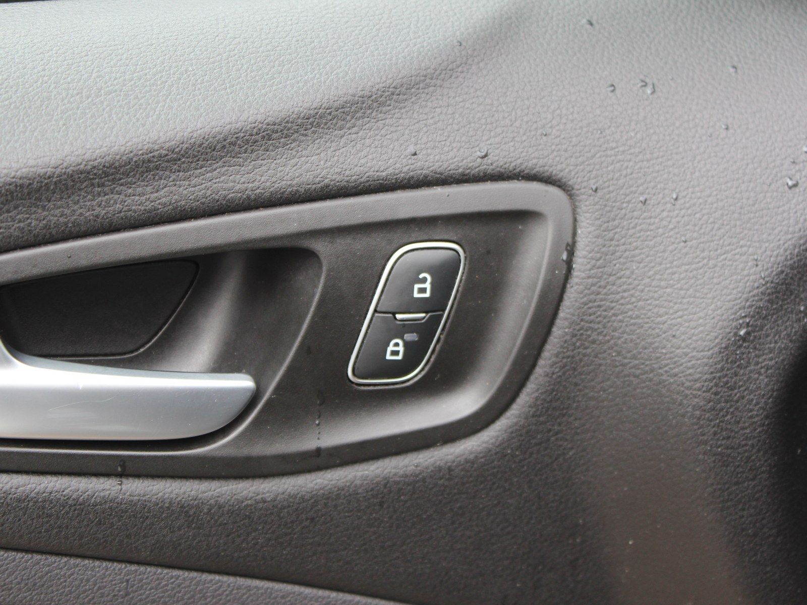 Fahrzeugabbildung Ford Kuga Cool & Connect 1,5 EcoBoost 4x2