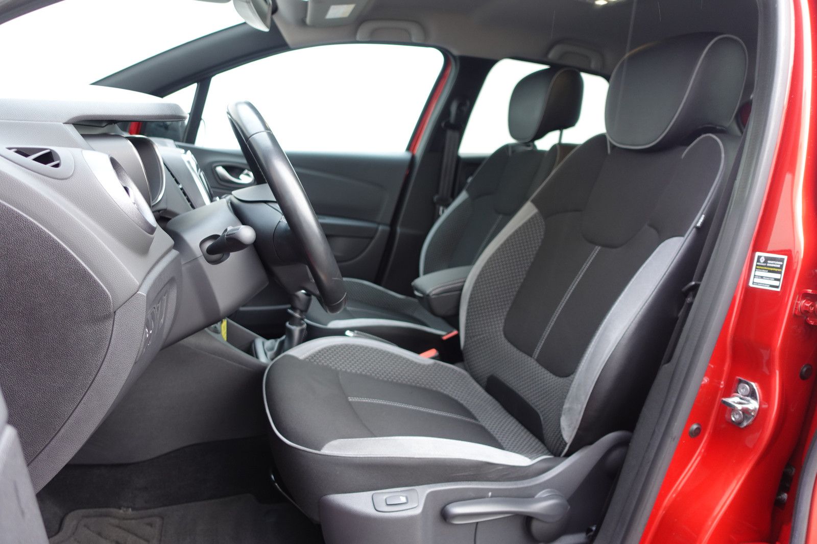 Fahrzeugabbildung Renault Captur BOSE Edition 1.3TCe,Navi,Sitzhzg,AHK,LED