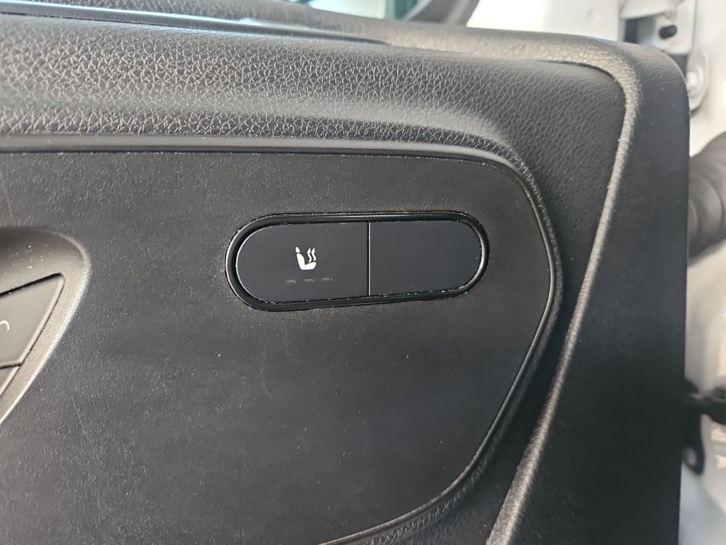 Fahrzeugabbildung Mercedes-Benz Sprinter 317 Kombi L2H2 Mobility Rollstuhl Lift
