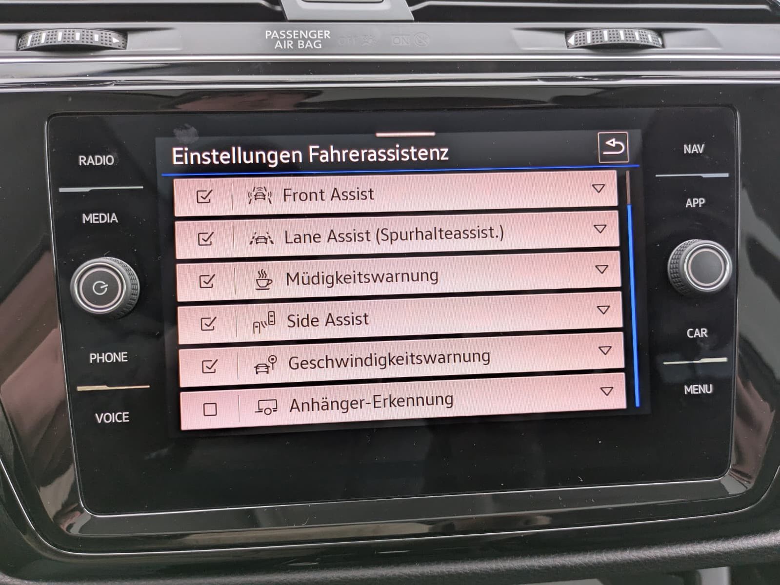 Fahrzeugabbildung Volkswagen Touran 2.0 DSG R-Line High BLACK Pano 7Si IQ AHK