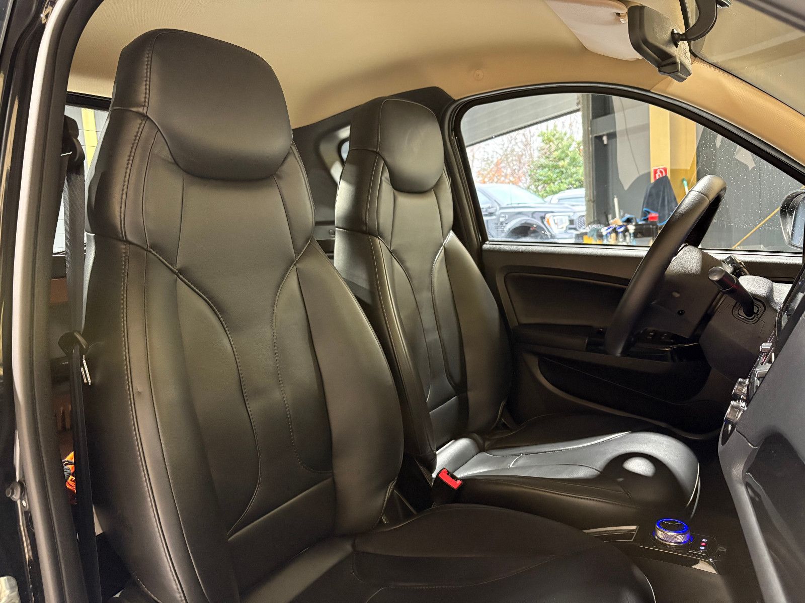 Fahrzeugabbildung Elaris PIO/KAMERA/APPLE/KLIMA/2-SITZ/AUTOMATIK