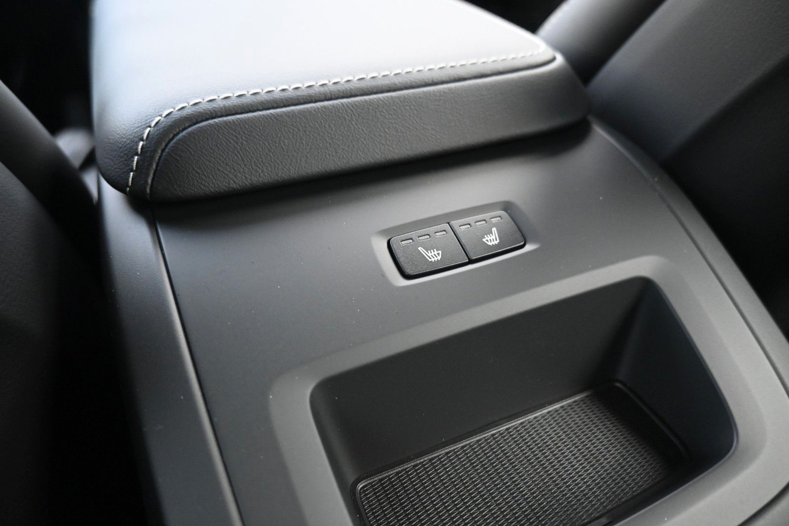 Fahrzeugabbildung Volvo XC60 B5 AWD Plus Black Edition*H&K*360°*ACC*AHK