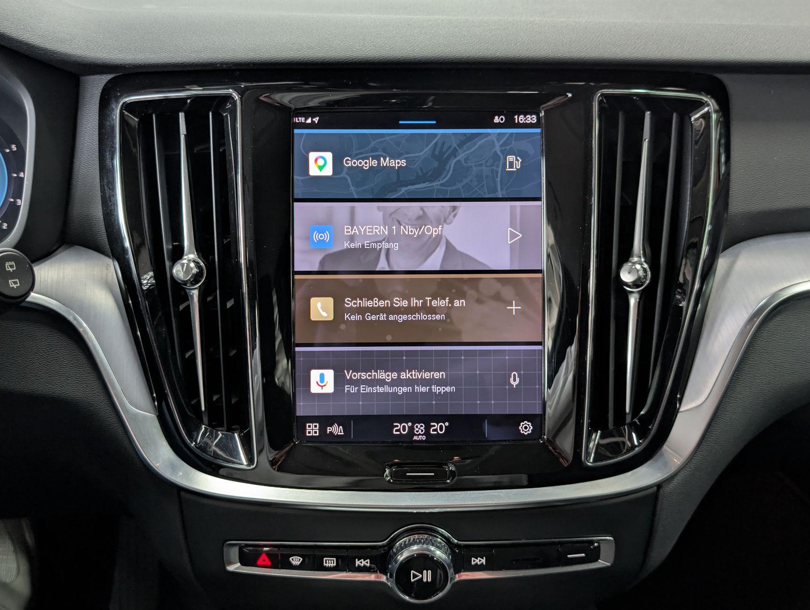 Fahrzeugabbildung Volvo V60 B3 Core 2.0Turbo MHEV VIRT LED APP SOUND AHK