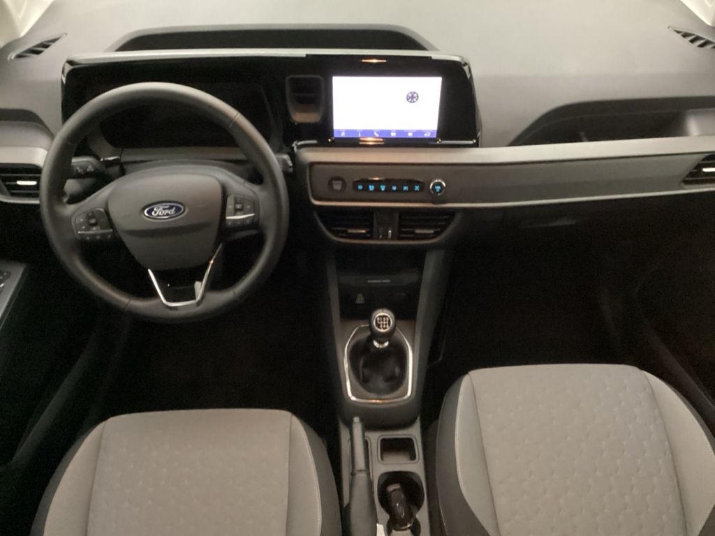 Fahrzeugabbildung Ford Tourneo Courier Titanium, Winterpaket