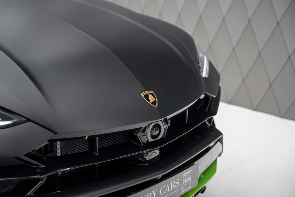 Urus 4.0 V8 SE MATT BLACK AKRAPOVIC CARBON - Bild 9