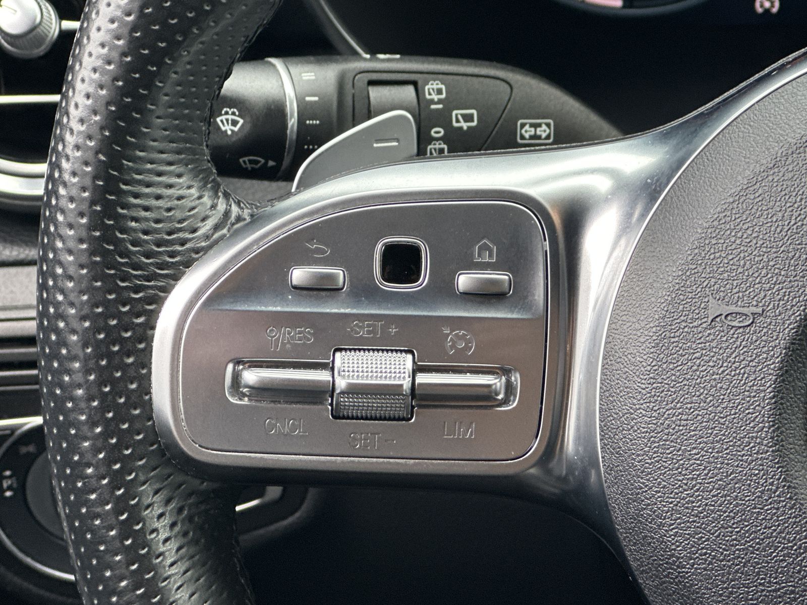 Fahrzeugabbildung Mercedes-Benz GLC 300de 4Matic AMG-Line NAV+LED+KAM+AHK+19ZOLL