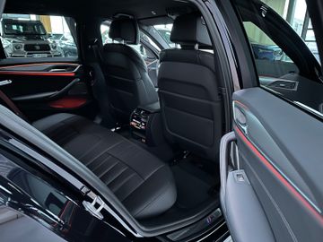 Fahrzeugabbildung BMW 540d xD M Sport Kamera H/K HUD DAB LiveCockptPro