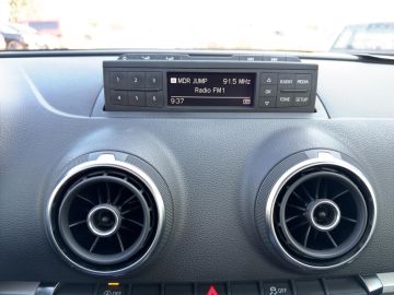 Audi A3 1.2 TFSI Attraction °AHK°SHZ°AAC°Allwetter°