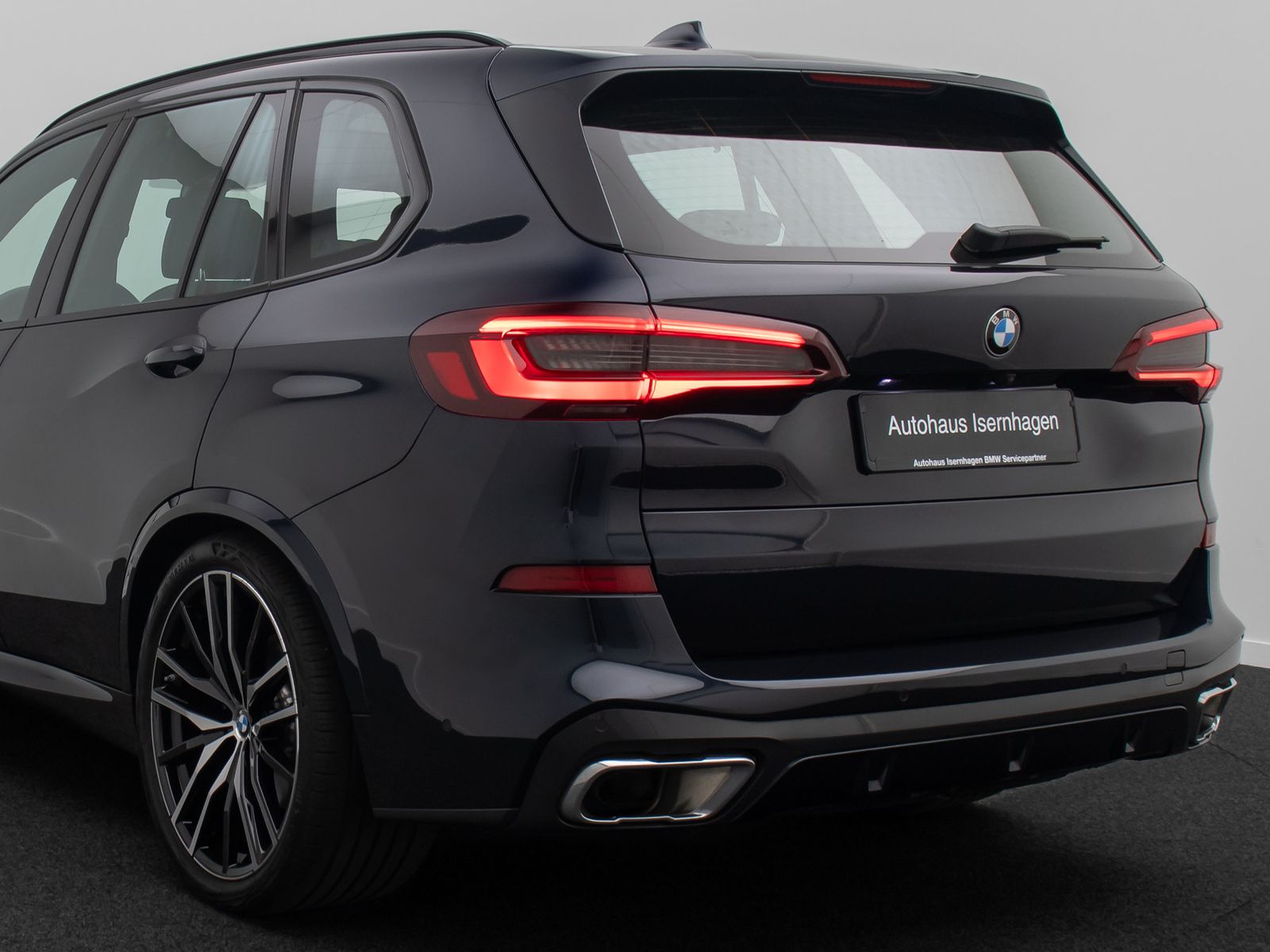 Fahrzeugabbildung BMW X5 xD30d M Sport H/K Panorama HUD DAB SoftCl 22"