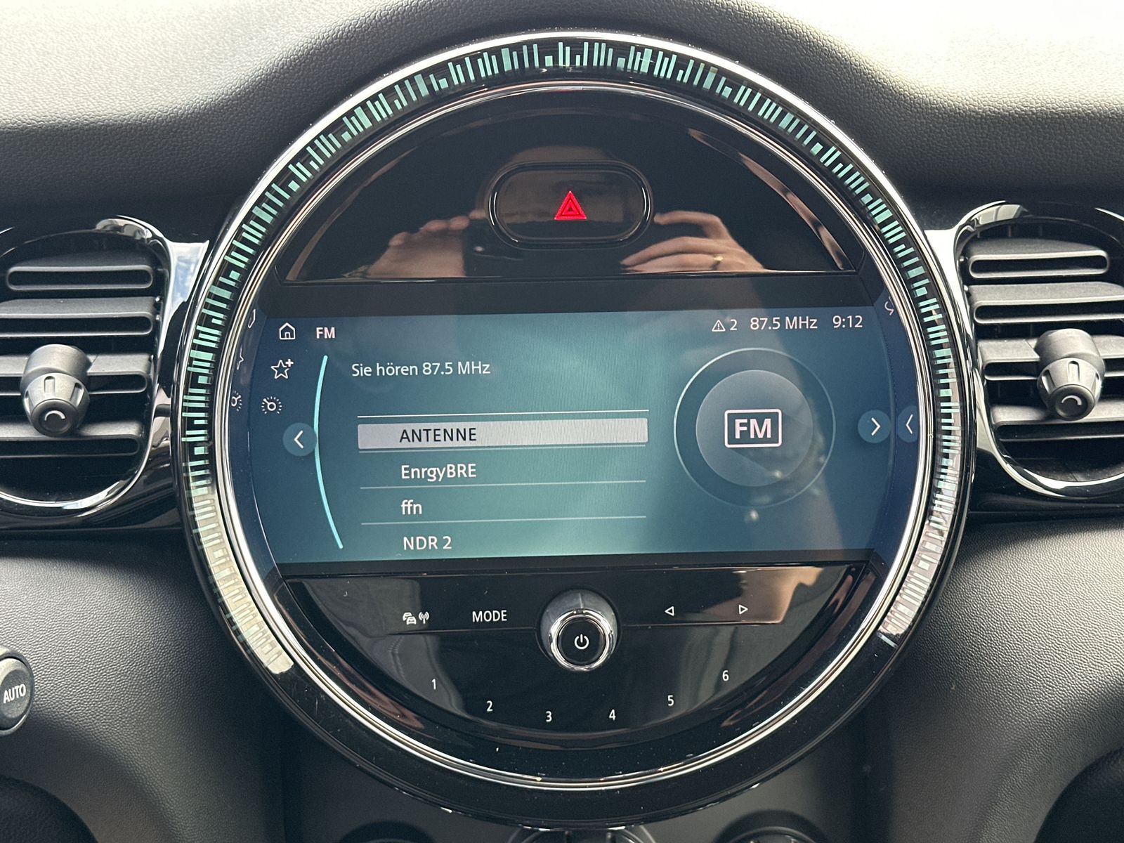 Fahrzeugabbildung MINI Cooper Classic Trim Black Ext. NAV+LED+KAM+CARPL