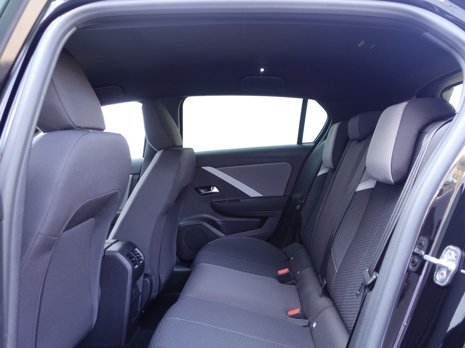 Fahrzeugabbildung Opel Astra Edition 1.2T,Navi,Kamera,Sitzhzg,AGR-Sitz