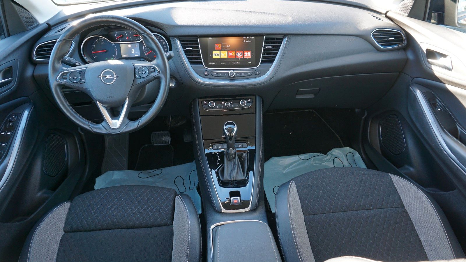 Fahrzeugabbildung Opel Grandland X T.Leder,Navi,Kamera,Bi-LED,SR+WR,AHK