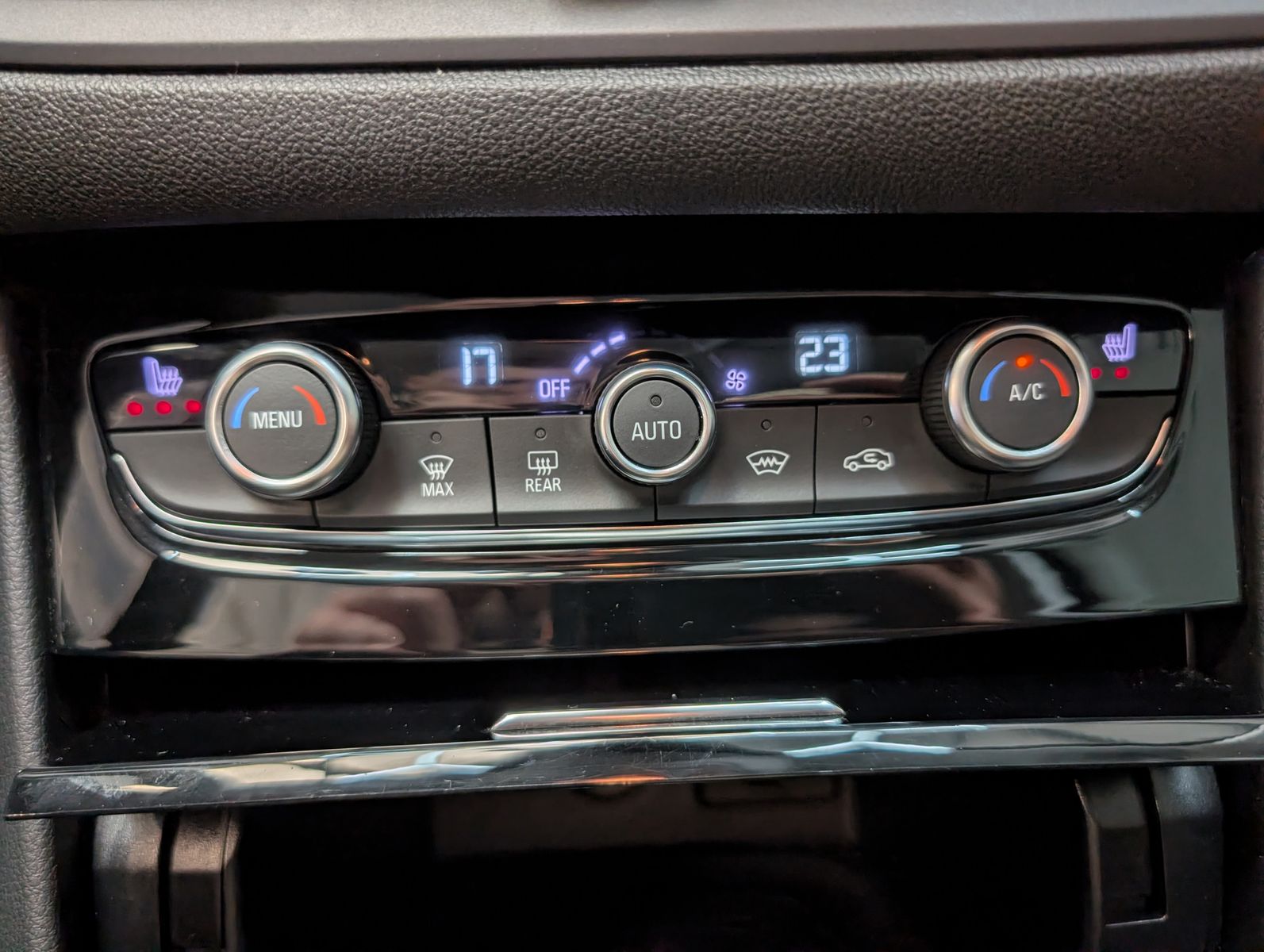 Fahrzeugabbildung Opel Grandland 1.6 PHEV GS Line ACC LED Winter-Paket