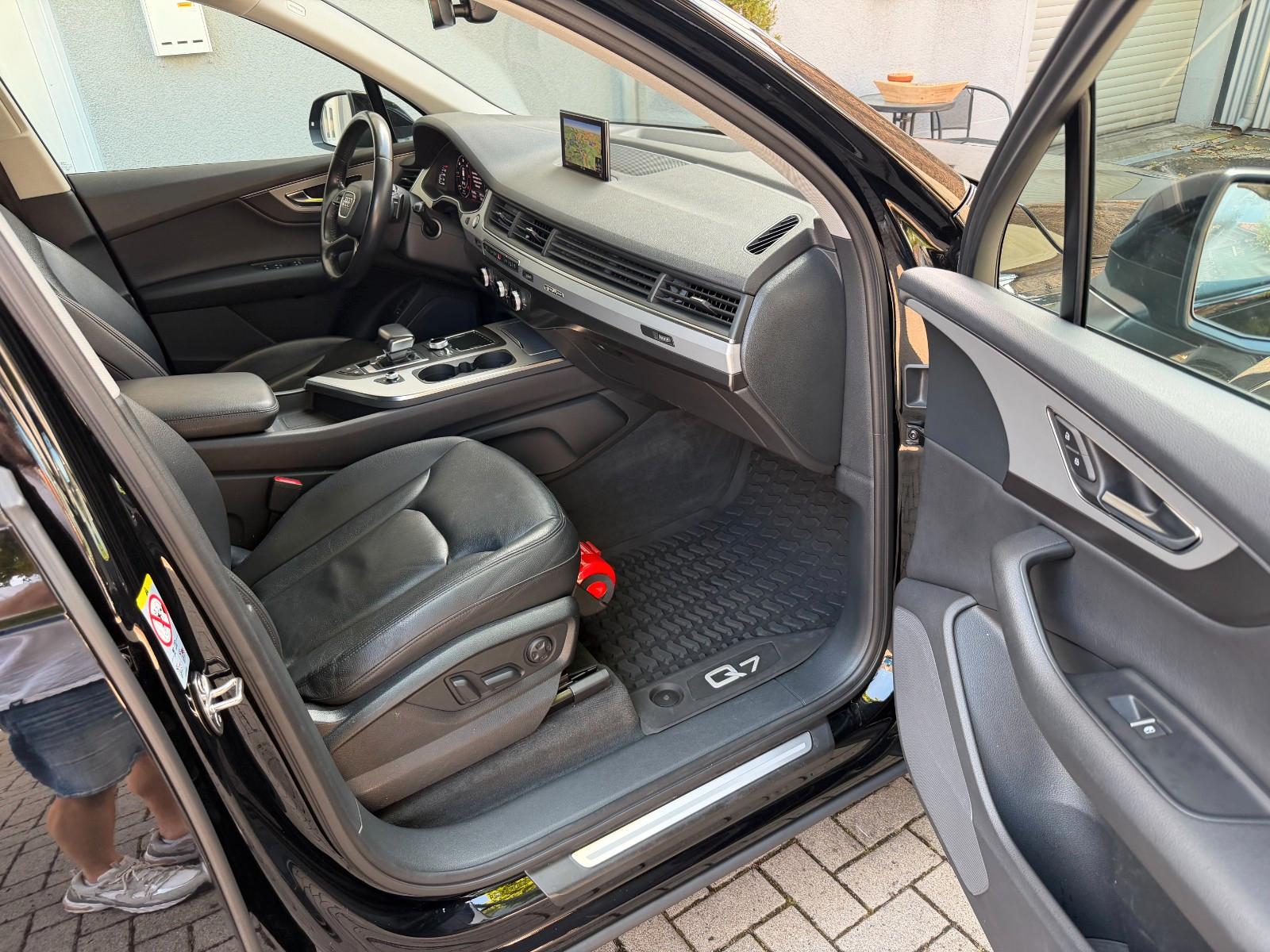 Audi Q7 3.0 TDI quattro 7 Sitzer LED Navi Leder Luft