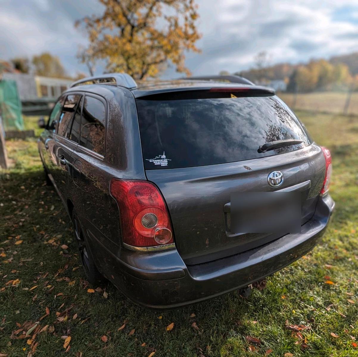 Toyota Avensis 2007 — rear view