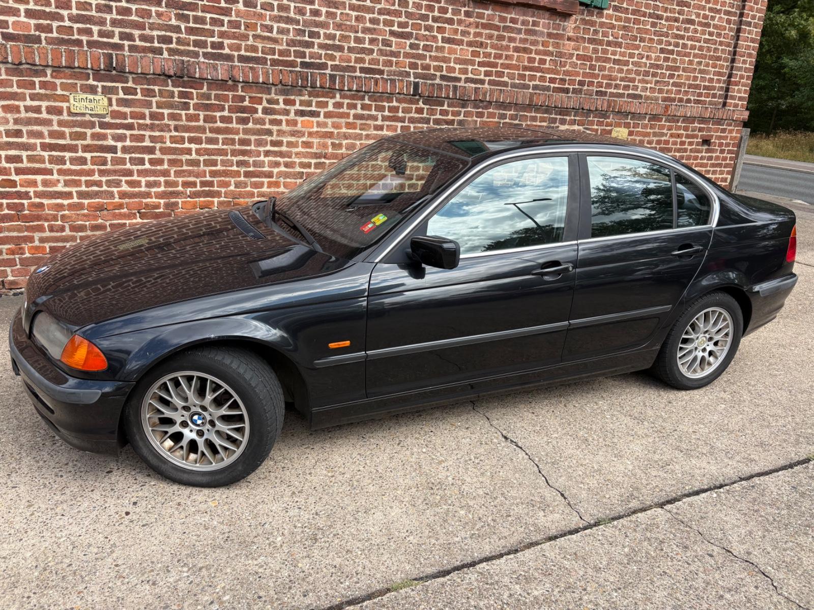 BMW 323