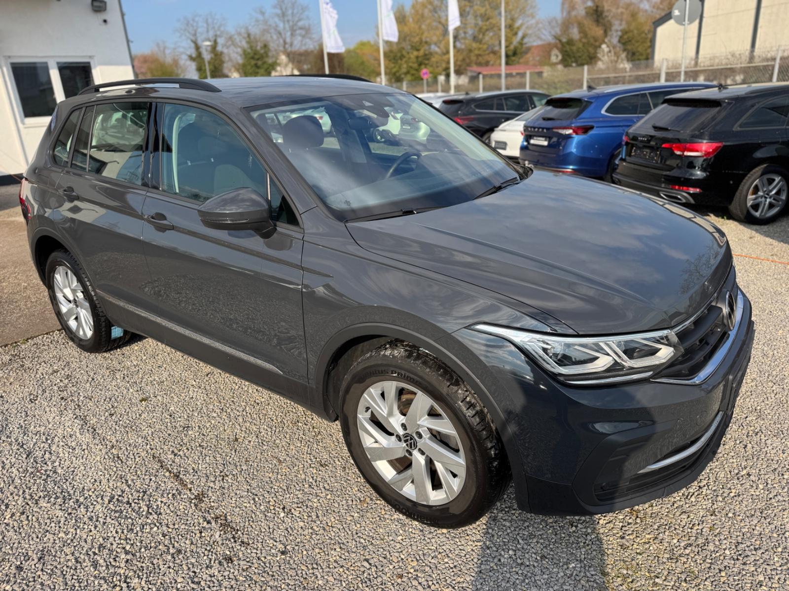 Volkswagen Tiguan 4Motion Navi AHK Standheizung 360Grad