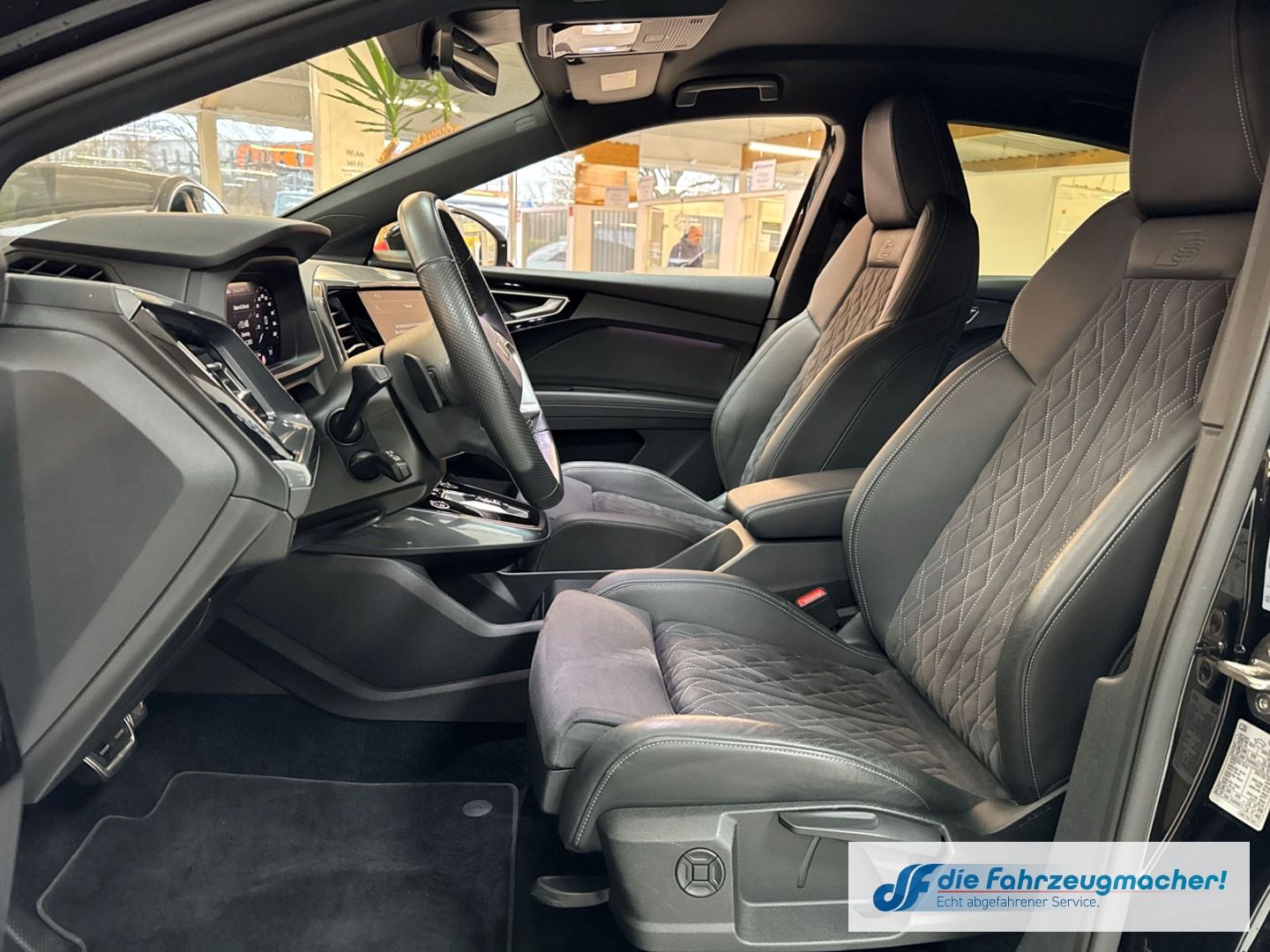 Fahrzeugabbildung Audi Q4 e-tron Sportback 40 Sportpaket AHK-klappbar N