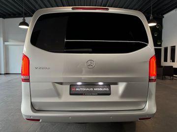 Mercedes V 220 - 6