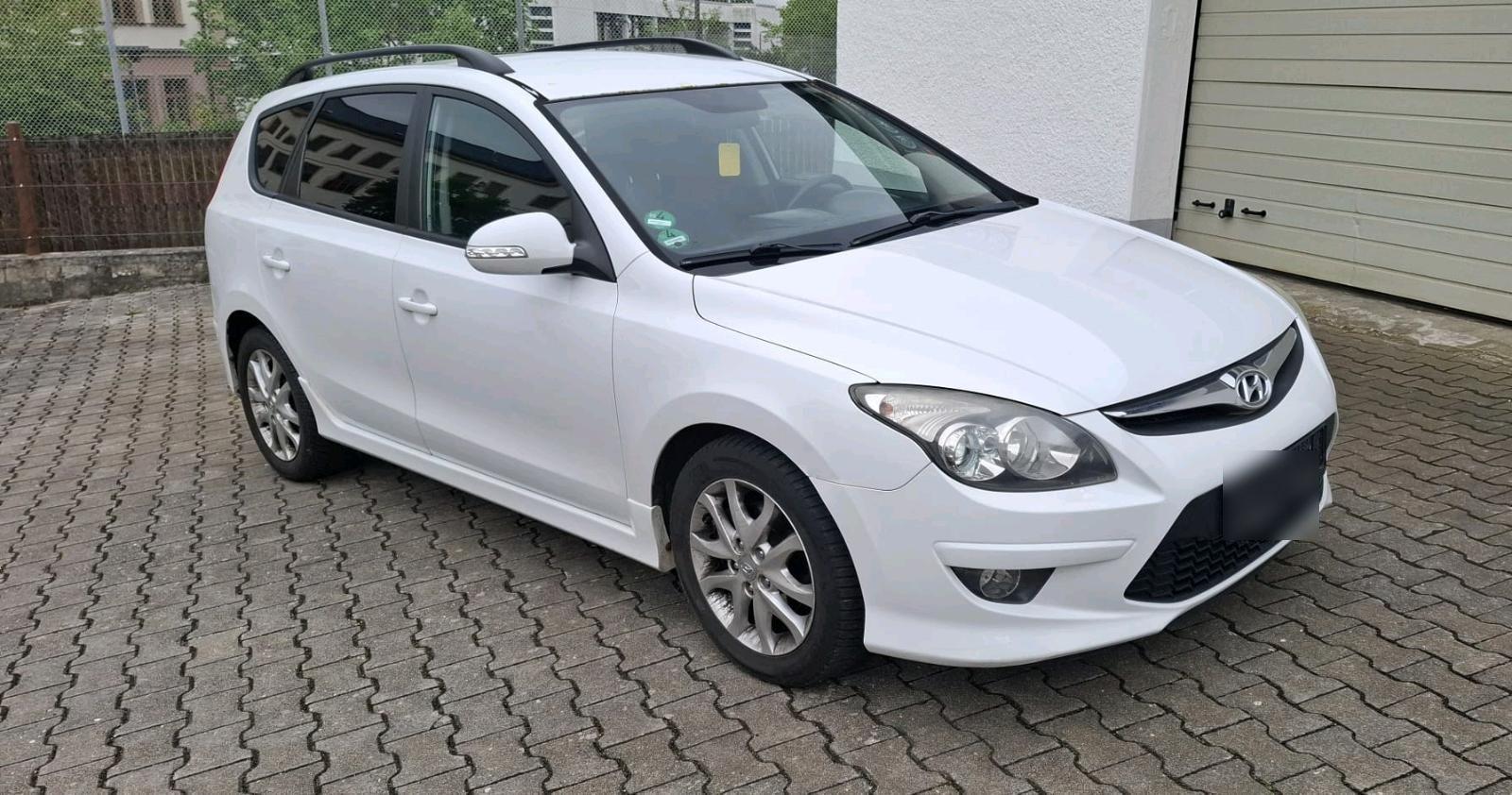 Hyundai i30 2011 — photo 12