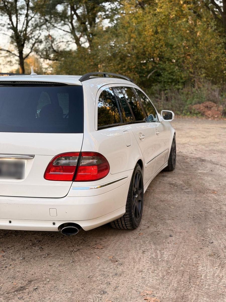 Mercedes-Benz E280 2008 — rear view