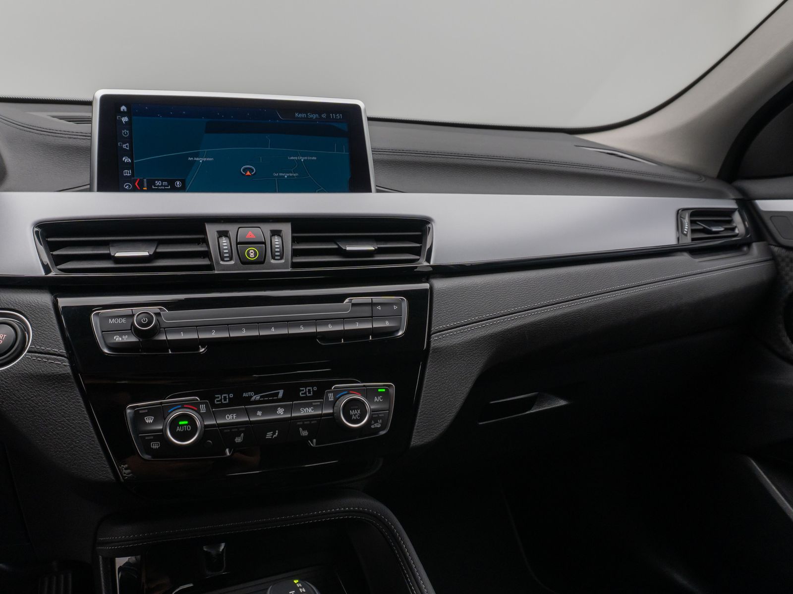 Fahrzeugabbildung BMW X2 xD25e Kamera DAB Lordos LED Geschwindigkeitsr