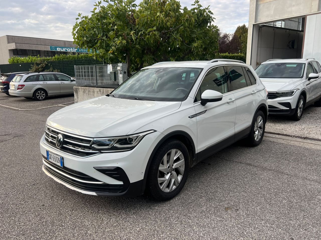 Volkswagen Tiguan 2.0 TDI 150 CV DSG Elegance RE imagem 3