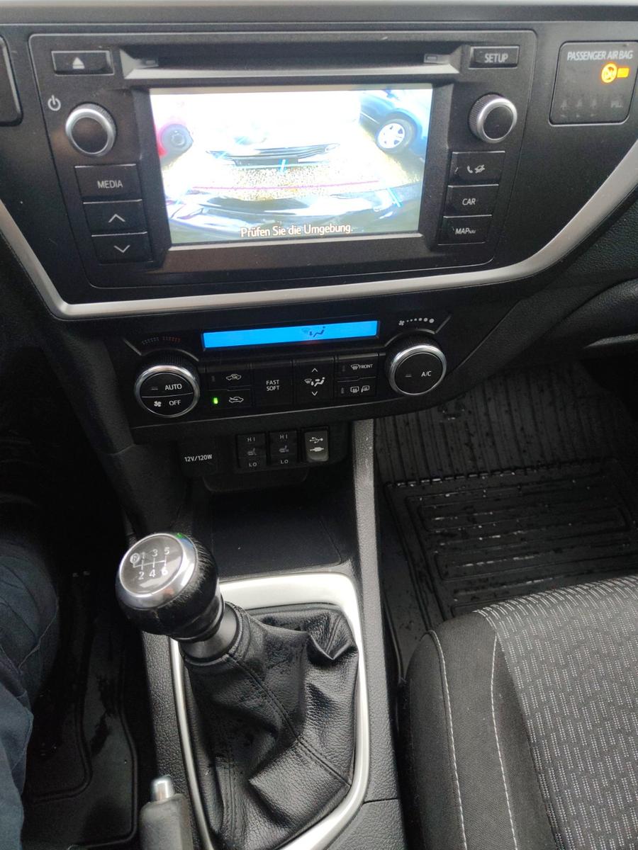Toyota Auris 2015 — photo 16
