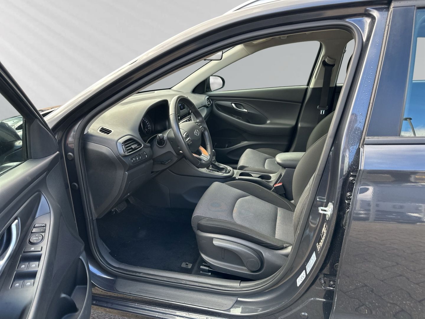 Fahrzeugabbildung Hyundai i30cw DCT AUTOMATIK KLIMA + SITZHEIZUNG + TEMPOM
