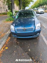 Toyota Avensis Combi  2.0 l -D-4-D4 - Toyota Avensis aus 2004 mit Diesel-Antrieb