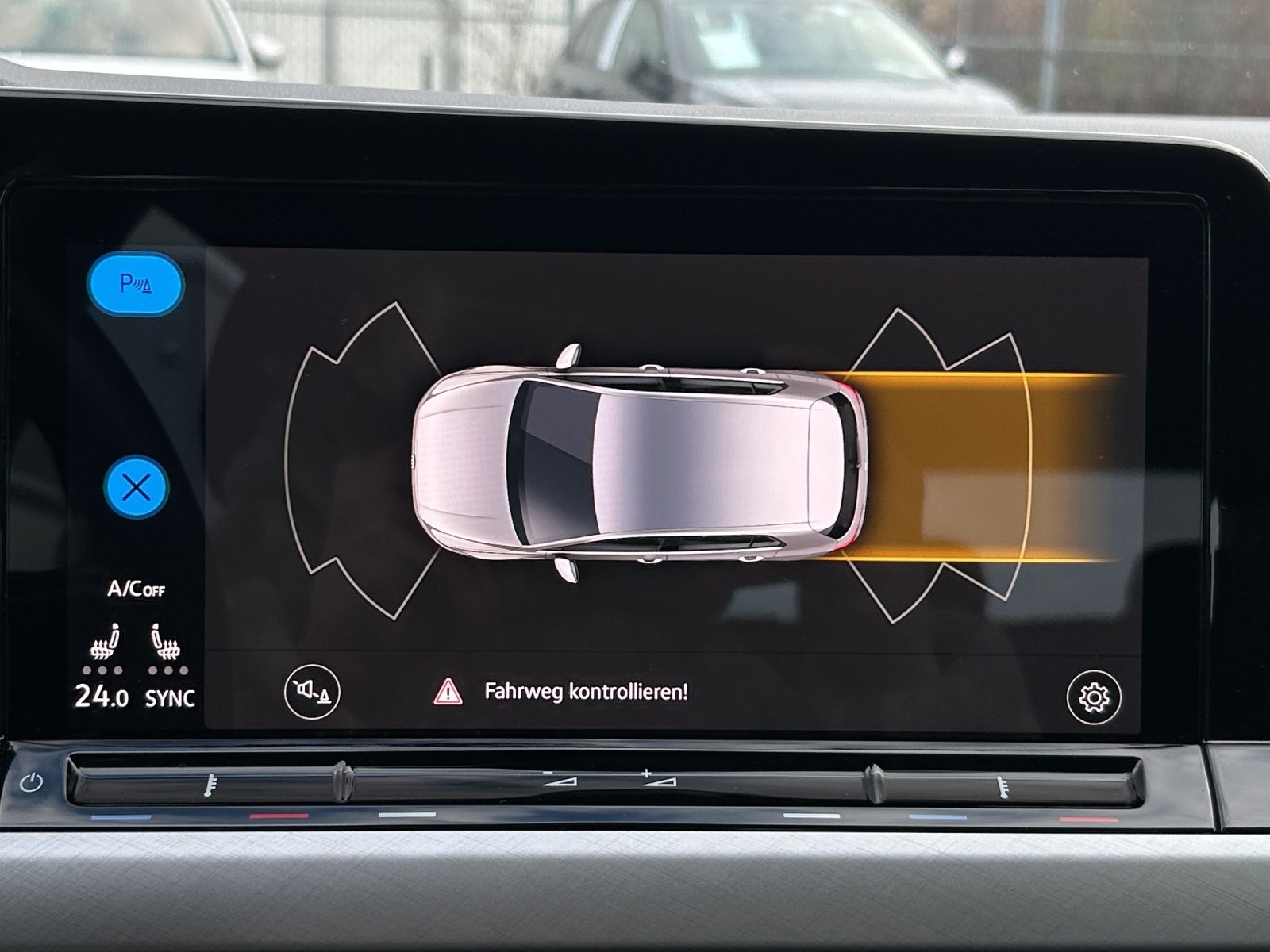 Fahrzeugabbildung Volkswagen Golf VIII Life TDI DSG LED ACC SH PDC Navi AID D