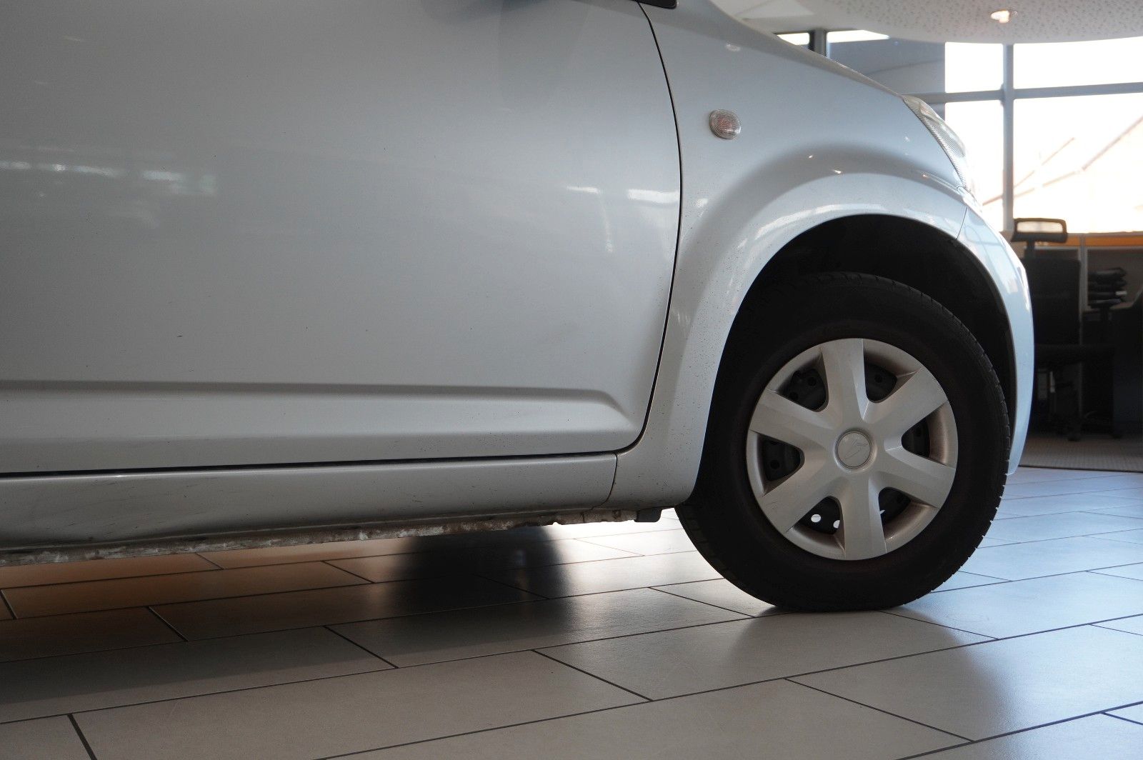 Fahrzeugabbildung Daihatsu Sirion 1.0 5-TÜR KLIMA/CD/AUX/8-FACH/TÜV