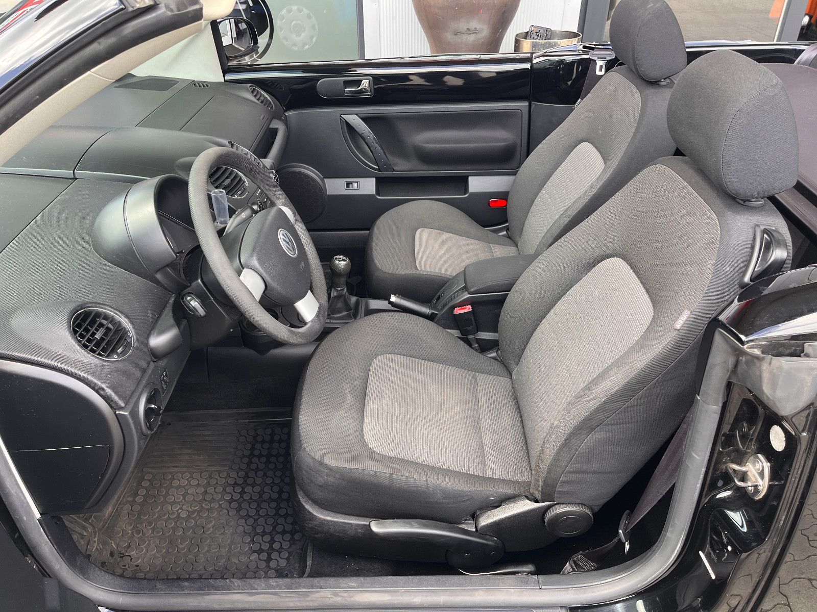 Fahrzeugabbildung Volkswagen New Beetle Cabriolet 1.4