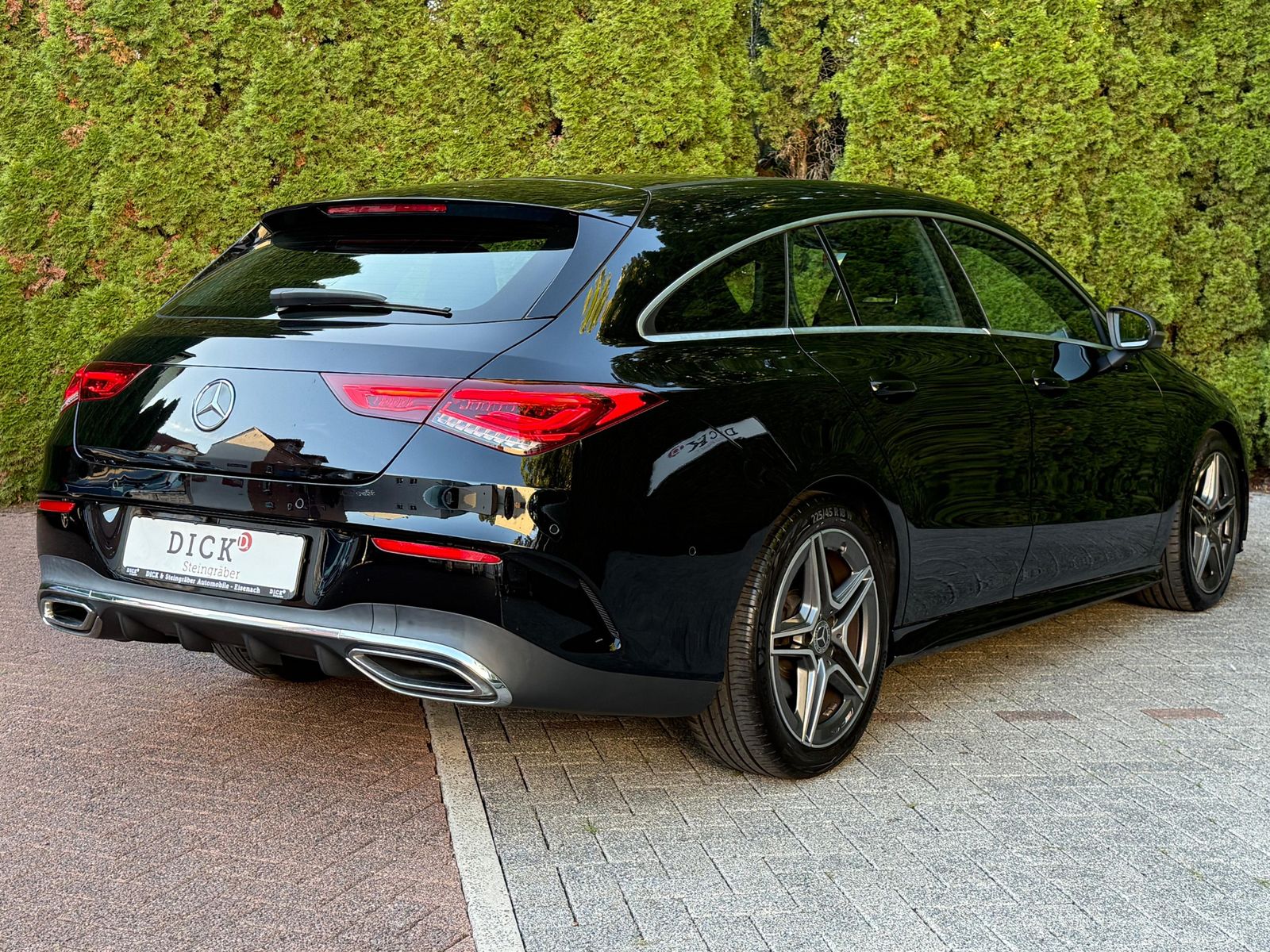 Vehicle illustration Mercedes-Benz CLA 200 Shooting Brake AMG LINE 8G LED+AHK+STHZ