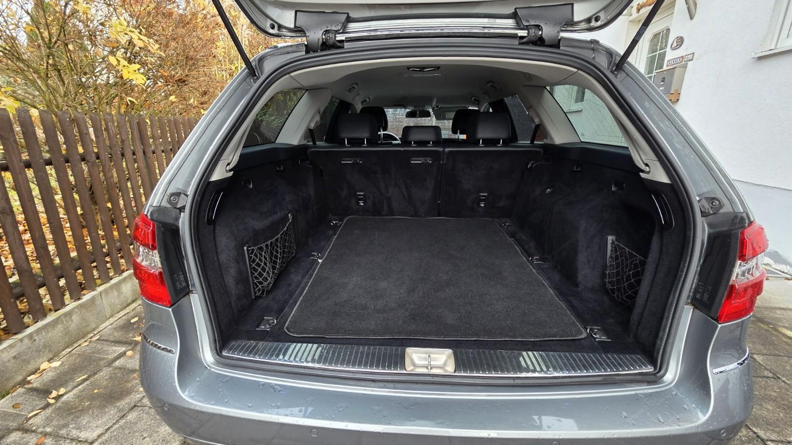 Mercedes-Benz E350 2010 — photo 11