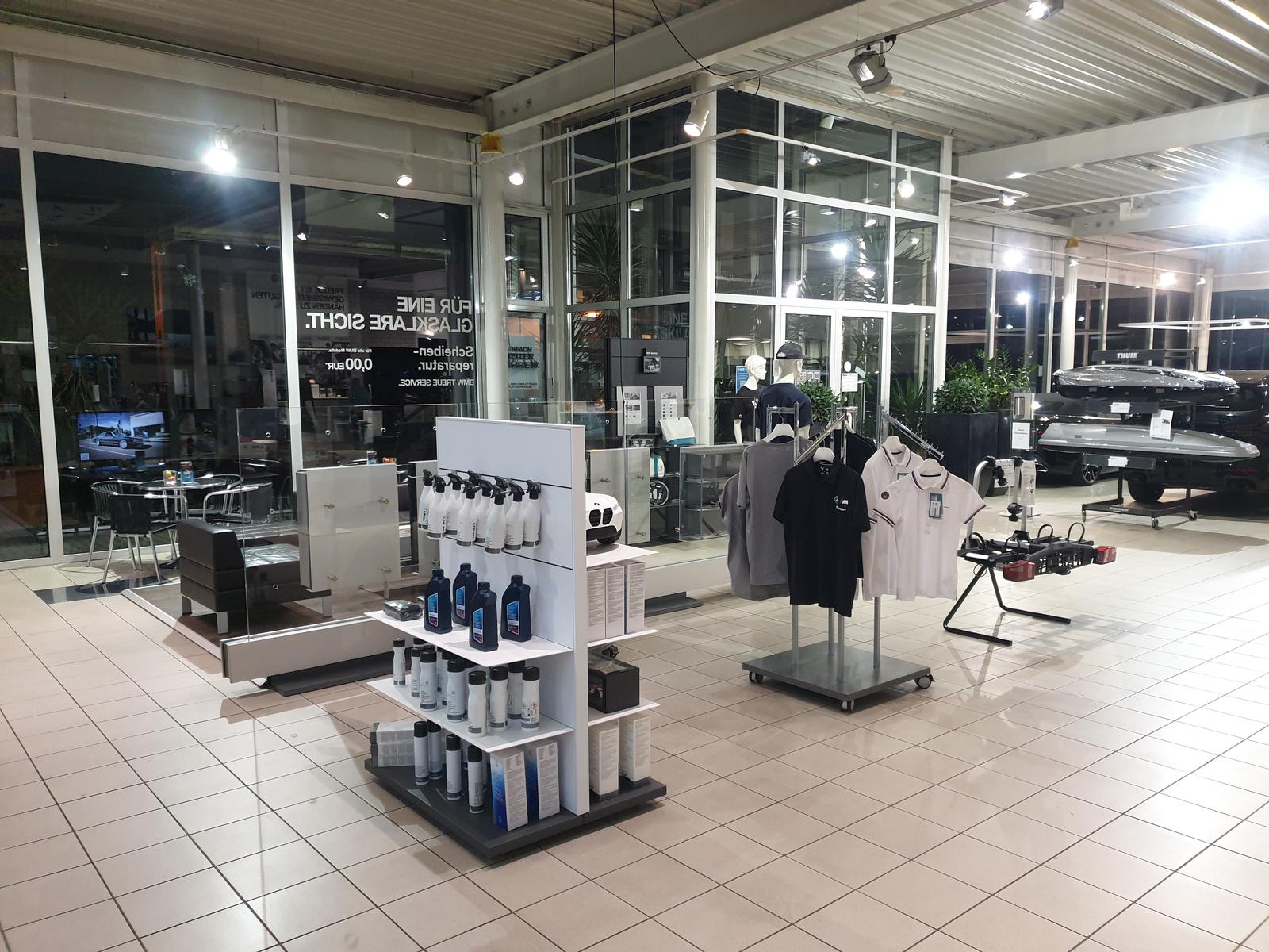 showroom-image-top