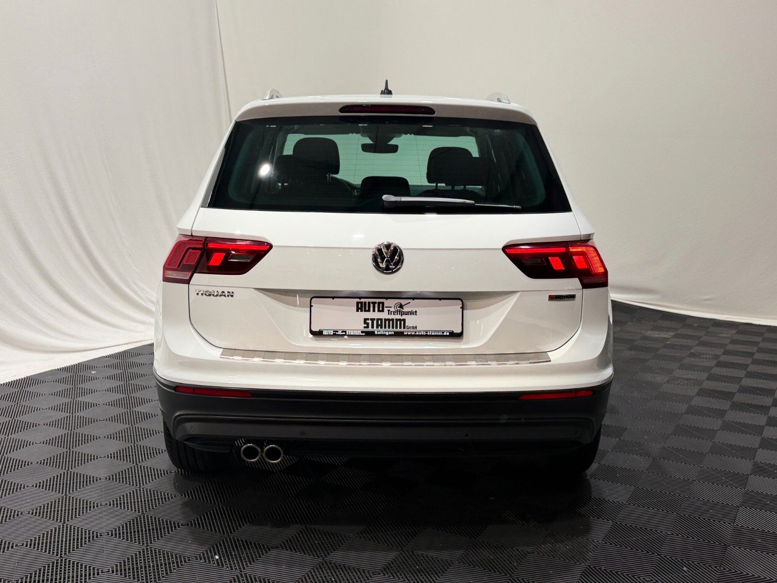 Fahrzeugabbildung Volkswagen Tiguan Comfortline DSG-4Motion-Full Link