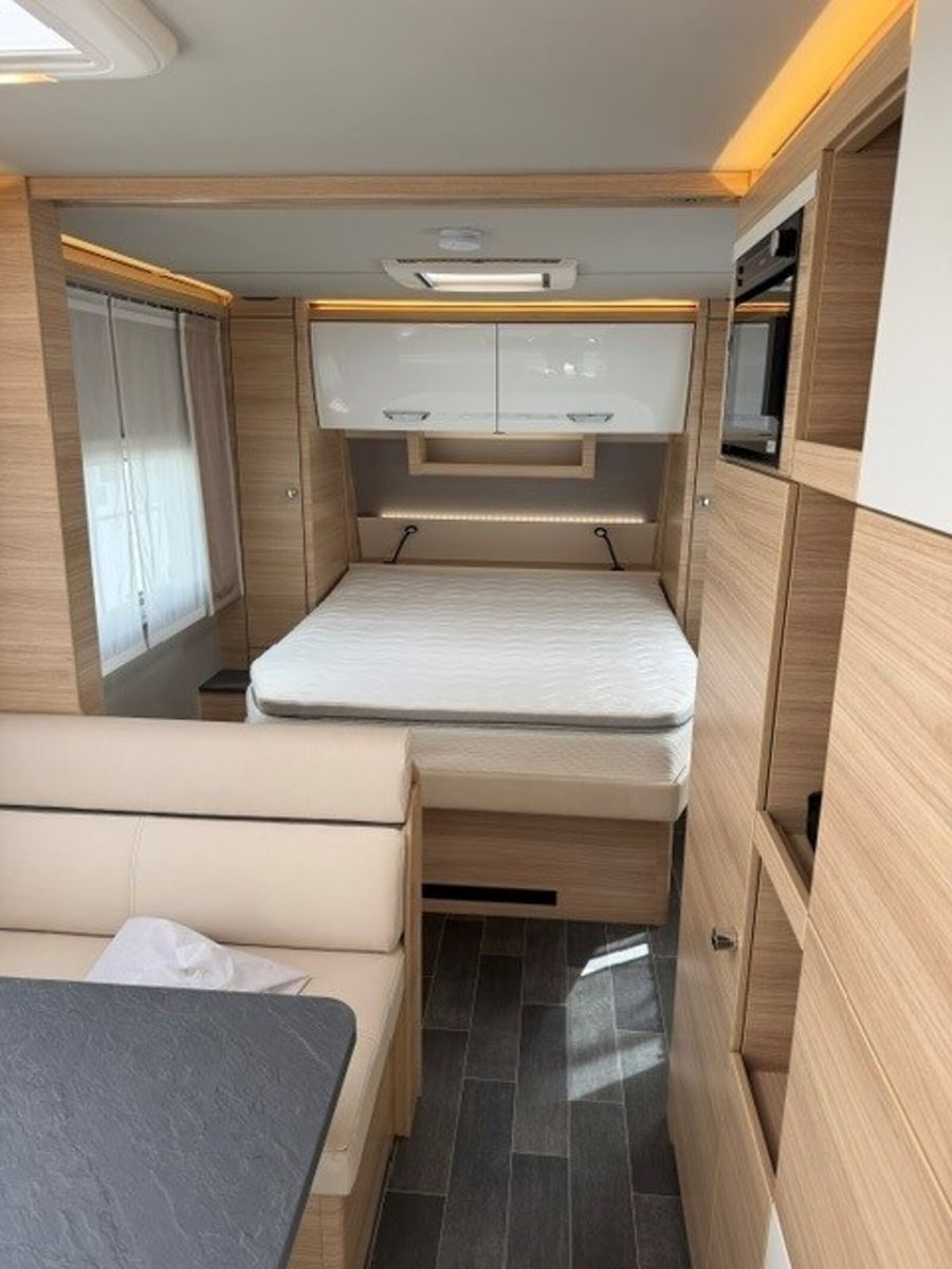 Fahrzeugabbildung Tabbert Vivaldi 550 DF 2.5 Mover Solar Queensbett Ofen