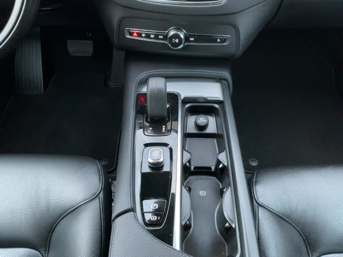 Volvo XC90 B5 (Diesel) Momentum Pro ACC,AHK,AUTOM.,LED foto 11