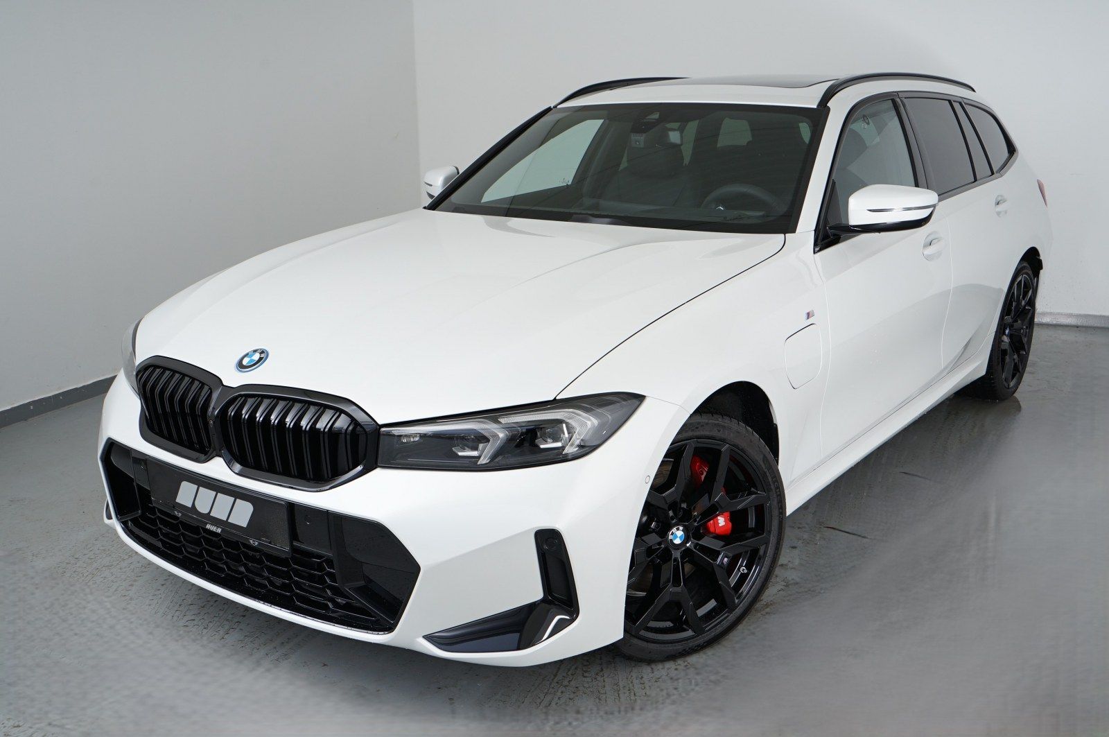 BMW 330e xDrive Touring (M-Sport Navi LED AHK H/K) imagem 2
