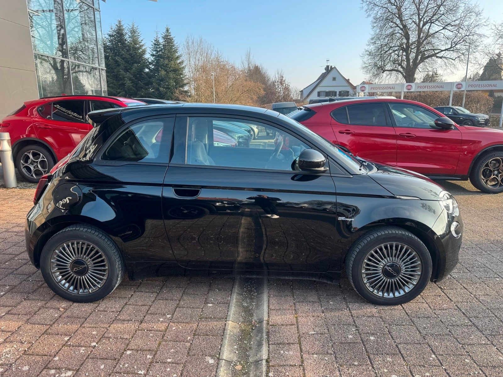 Fahrzeugabbildung Fiat 500e Icon NAVI GLASDACH KLIMA DAB 118PS