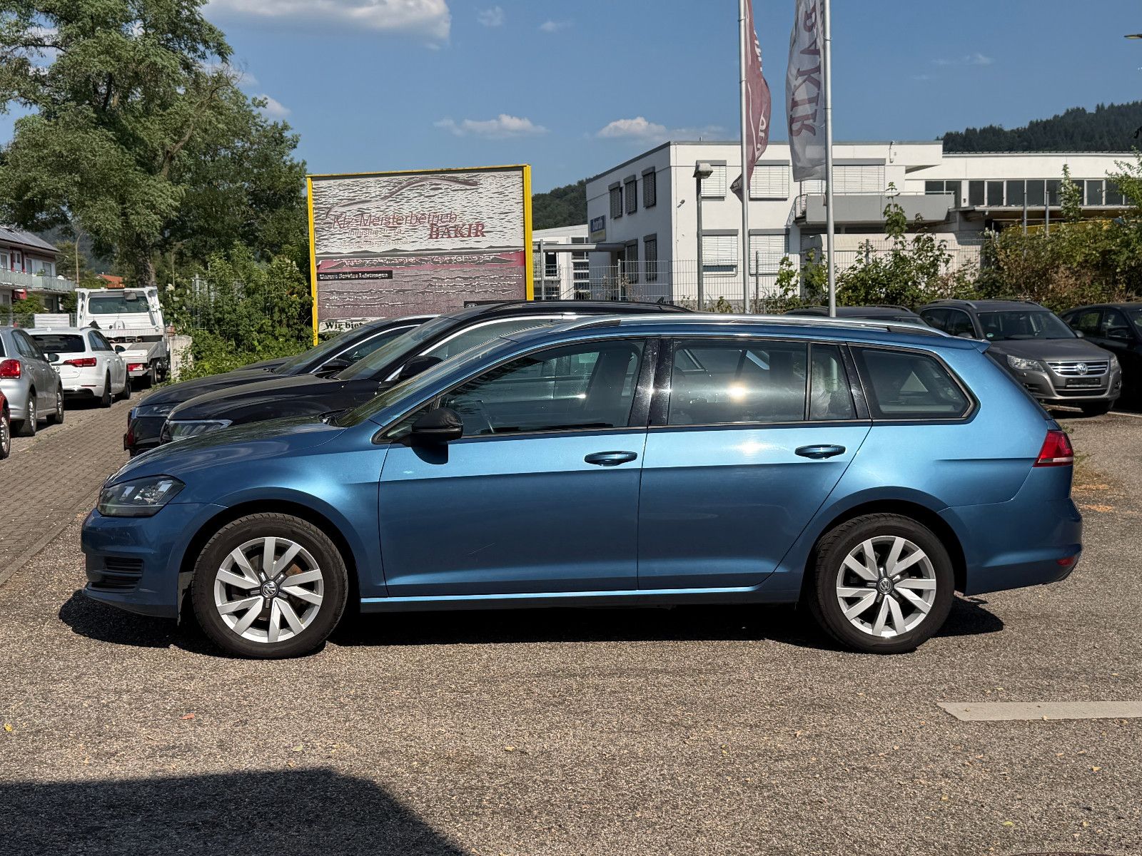 Volkswagen Golf - 1