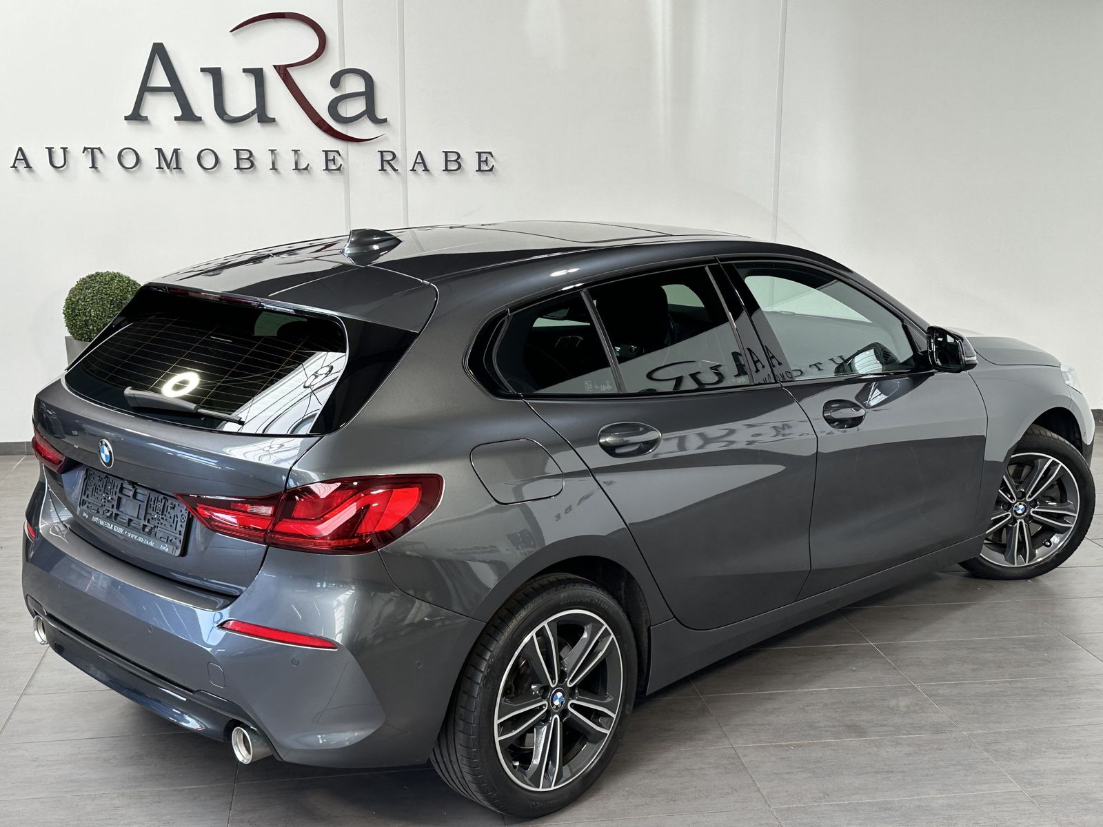 Fahrzeugabbildung BMW 120d Sport Line Aut. LED+PANO+KAMERA+17OLL