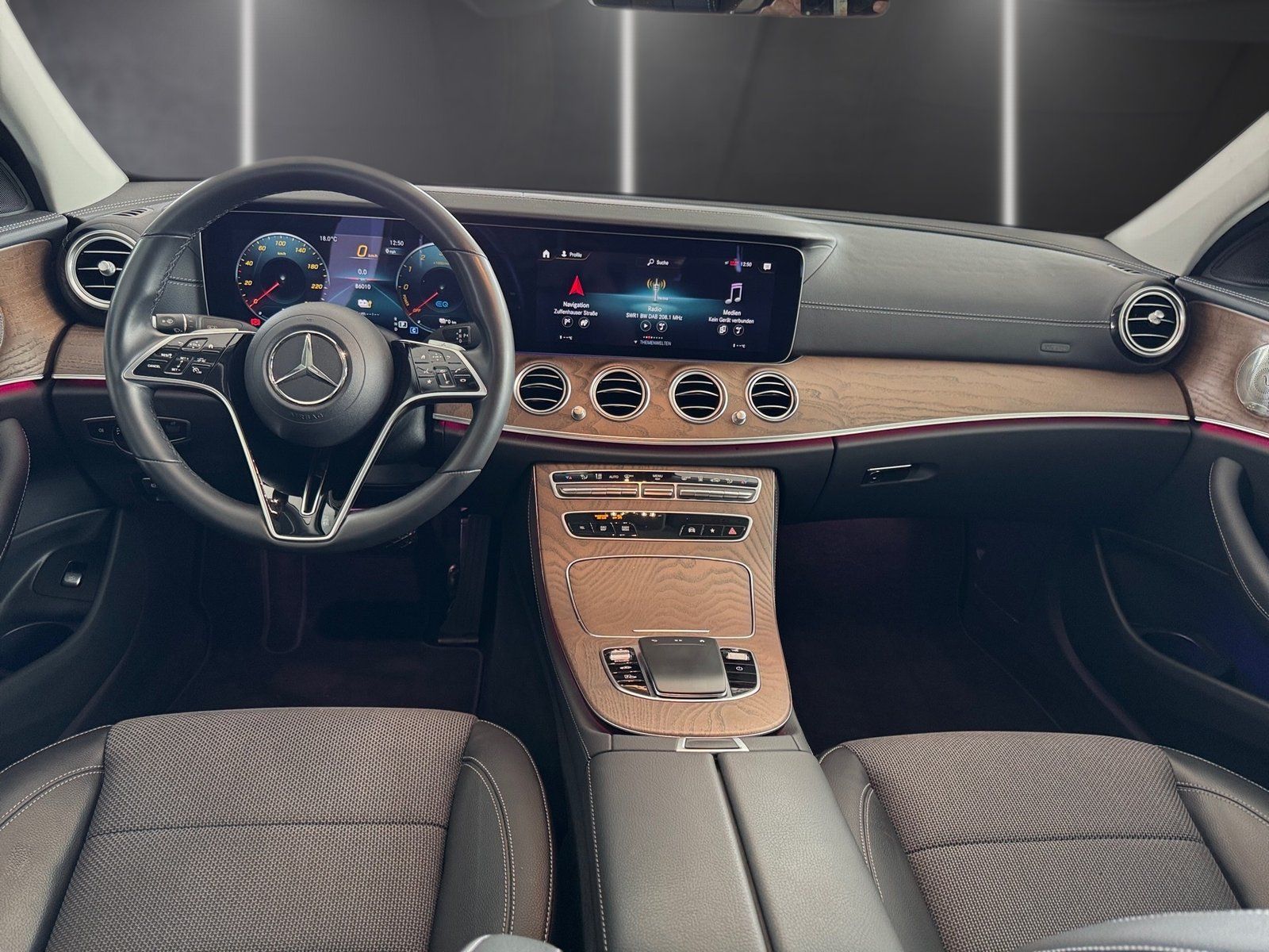 Fahrzeugabbildung Mercedes-Benz E 300 de AMG 4M*Distronic*AirBody*Burmester*LED*