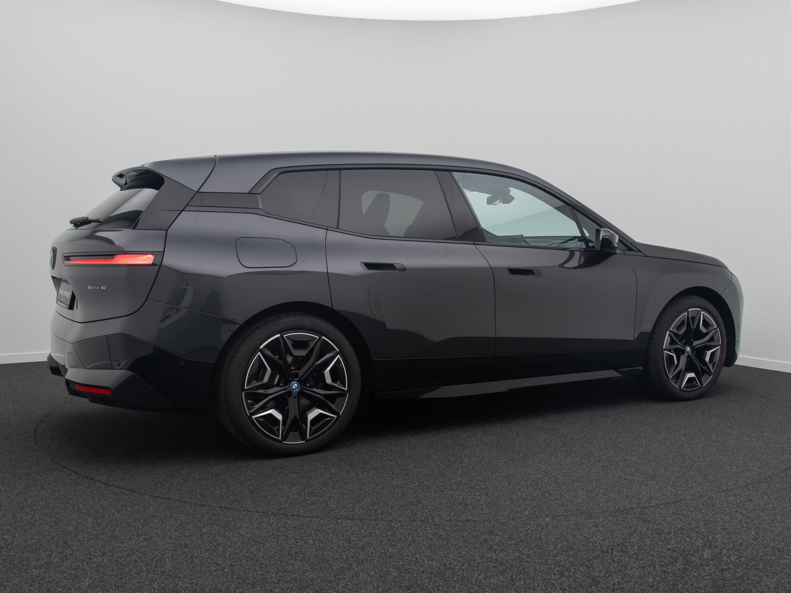 Fahrzeugabbildung BMW iX xD40 Sportpaket DAB SkyLounge 360° AHK 22Zoll